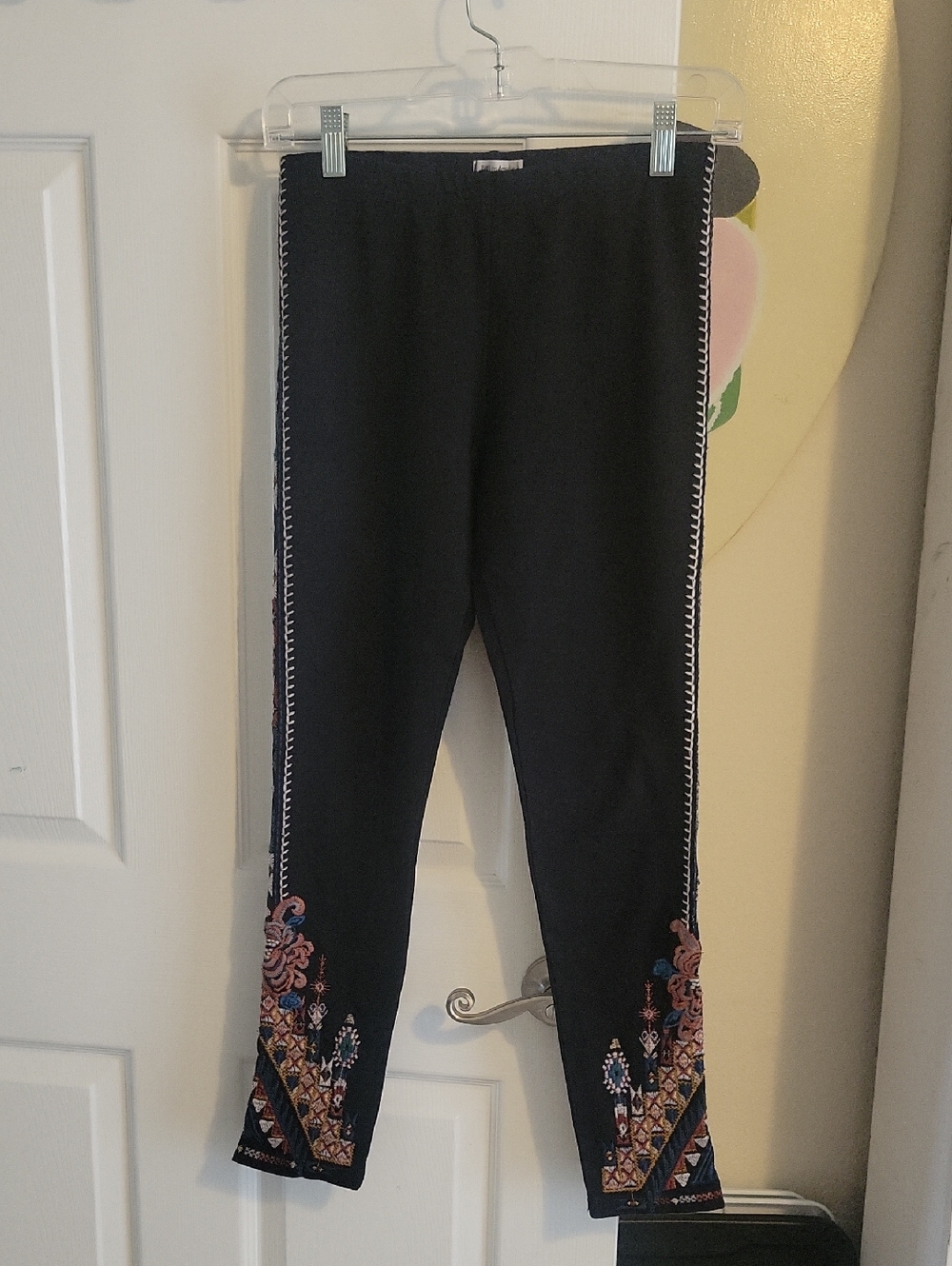 JW Los Angeles Aztec Southwestern Black Embroiderd Pull On Legging SZ  Sm
